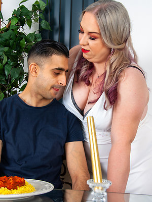 A dinner affair gets steamy for this curvy cougar!