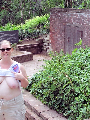 Chubby mature dames titflashing outdoors
